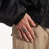 Anillo Neverlost para hombre en plata envejecida Anillo Neverlost para hombre en plata envejecida