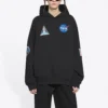 Balenciaga x NASA FW21 para hombre: sudadera clásica de algodón con capucha, corte holgado y mangas largas, con logotipo cruzado, en negro 651799TKVD81070