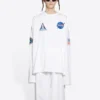 Balenciaga x NASA para hombre, camiseta de manga larga con cuello redondo y estampado espacial, blanca, 662496TKVD79040