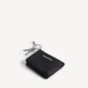 Bolsa con cremallera y colgante para hombre en negro