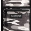 Bolsa pequeña Explorer con correa y estampado de camuflaje «Gris» 6559822AARO9061