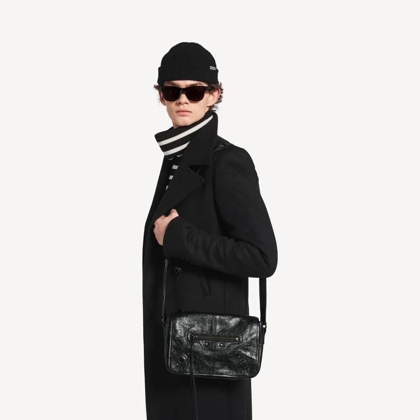 Bolso bandolera con solapa «Le City» para hombre, pequeño, en negro Bolso bandolera con solapa «Le City» para hombre, pequeño, en negro