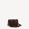Bolso bandolera con solapa «Le City» para hombre, tamaño pequeño, en color espresso claro Bolso bandolera con solapa «Le City» para hombre, tamaño pequeño, en color espresso claro