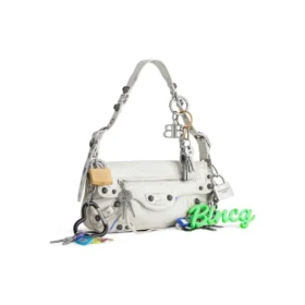 Bolso bandolera pequeño Le Cagole con efecto desgastado y dijes «Blanco» 7716402AA7A9000