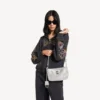 Bolso bandolera Rodeo para mujer con pedrería en gris humo Bolso bandolera Rodeo para mujer con pedrería en gris humo