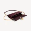 Bolso de mano de mujer con forma de Hourglass y cadena en color burdeos oscuro Bolso de mano de mujer con forma de Hourglass y cadena en color burdeos oscuro