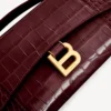 Bolso de mano de mujer con forma de Hourglass y cadena en color burdeos oscuro Bolso de mano de mujer con forma de Hourglass y cadena en color burdeos oscuro