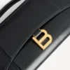 Bolso de mano de mujer con forma de Hourglass y cadena en negro Bolso de mano de mujer con forma de Hourglass y cadena en negro