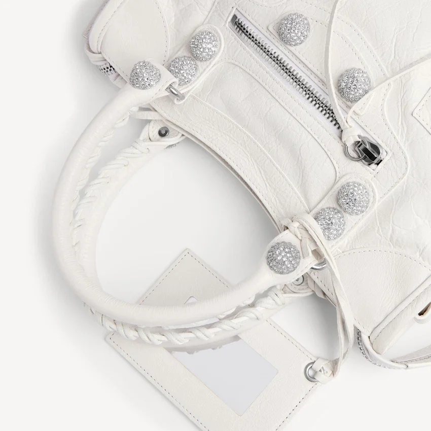 Bolso «Le City» para mujer, pequeño, con tachuelas gigantes y pedrería, en blanco óptico Bolso «Le City» para mujer, pequeño, con tachuelas gigantes y pedrería, en blanco óptico