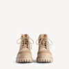 Bota baja de combate para hombre en color arena