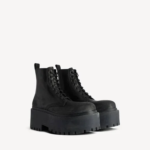 Botines de plataforma Strike para mujer en negro Botines de plataforma Strike para mujer en negro