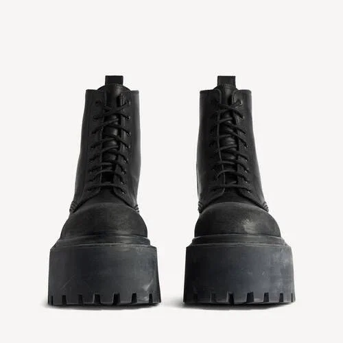 Botines de plataforma Strike para mujer en negro Botines de plataforma Strike para mujer en negro