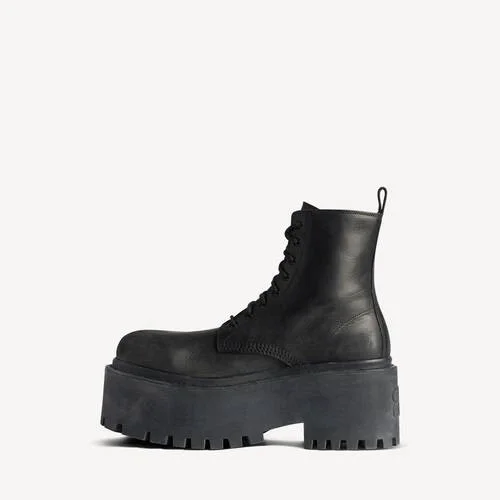 Botines de plataforma Strike para mujer en negro Botines de plataforma Strike para mujer en negro