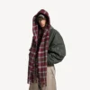 Bufanda con capucha para hombre en color burdeos