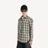 Camisa de corte regular para hombre en blanco/negro Camisa de corte regular para hombre en blanco/negro