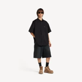 Camisa de manga corta de estilo laboral para hombre en color negro
