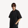 Camisa de manga corta de estilo laboral para hombre en color negro Camisa de manga corta de estilo laboral para hombre en color negro