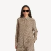 Camisa de mujer con monograma en beige/negro Camisa de mujer con monograma en beige/negro