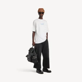Camiseta de hombre de corte medio con diseño esquemático en color blanco
