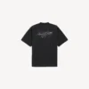 Camiseta de hombre de corte medio con diseño esquemático en negro