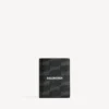 Cartera vertical doble para hombre con el BB Monogram, de lona recubierta en negro/gris Cartera vertical doble para hombre con el BB Monogram, de lona recubierta en negro/gris