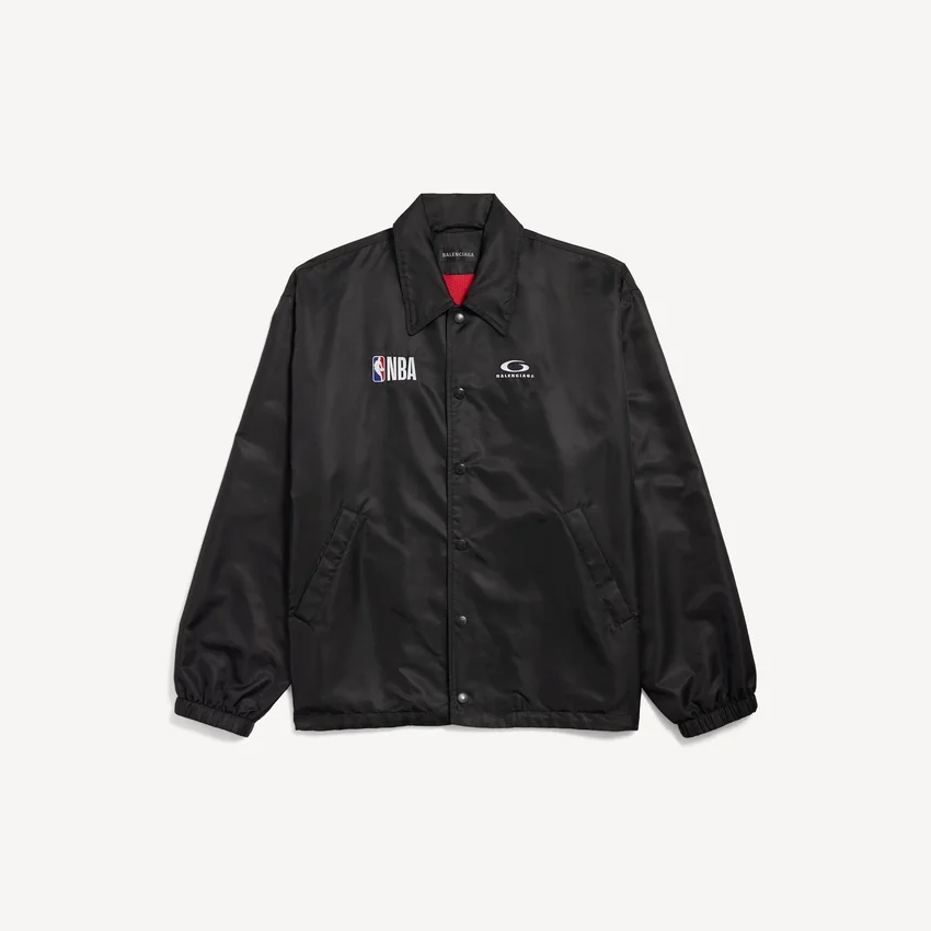 Chaqueta Coach de Balenciaga para hombre | Colaboración con la NBA en color negro Chaqueta Coach de Balenciaga para hombre | Colaboración con la NBA en color negro