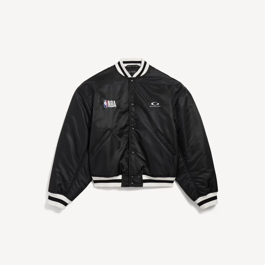 Chaqueta Coach de Balenciaga para hombre | Colaboración con la NBA en color negro Chaqueta Coach de Balenciaga para hombre | Colaboración con la NBA en color negro