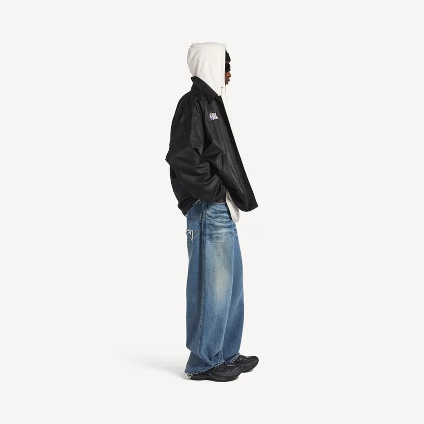 Chaqueta Coach de Balenciaga para hombre | Colaboración con la NBA en color negro Chaqueta Coach de Balenciaga para hombre | Colaboración con la NBA en color negro