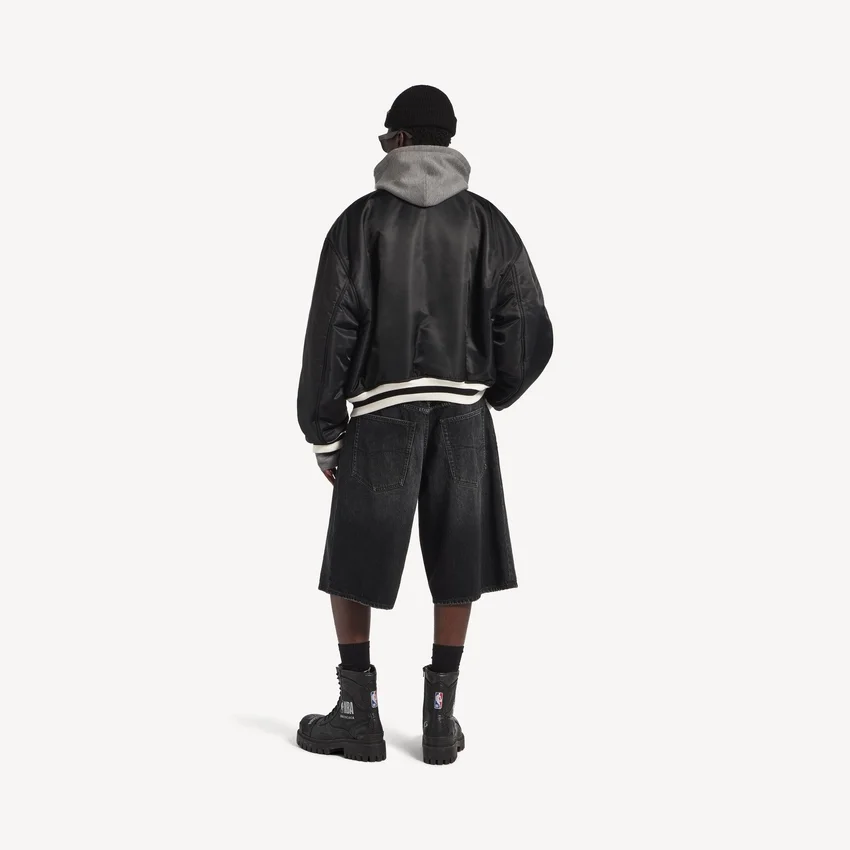 Chaqueta Coach de Balenciaga para hombre | Colaboración con la NBA en color negro Chaqueta Coach de Balenciaga para hombre | Colaboración con la NBA en color negro