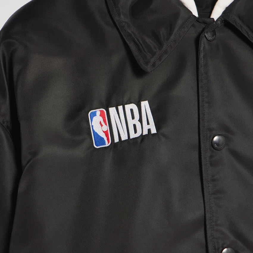 Chaqueta Coach de Balenciaga para hombre | Colaboración con la NBA en color negro Chaqueta Coach de Balenciaga para hombre | Colaboración con la NBA en color negro