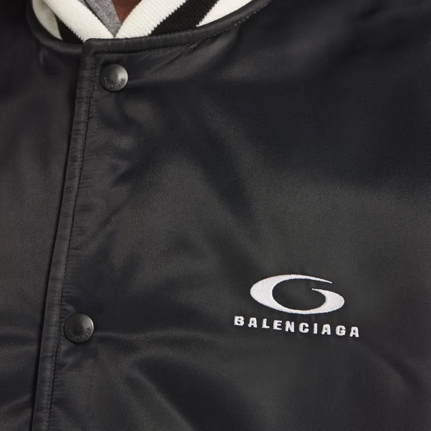 Chaqueta Coach de Balenciaga para hombre | Colaboración con la NBA en color negro Chaqueta Coach de Balenciaga para hombre | Colaboración con la NBA en color negro