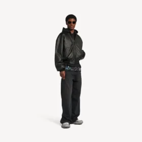 Chaqueta con capucha y parches para hombre en negro
