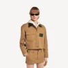 Chaqueta corta de estilo laboral para mujer en color beige Chaqueta corta de estilo laboral para mujer en color beige