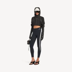 Chaqueta corta «techwear» para mujer en negro