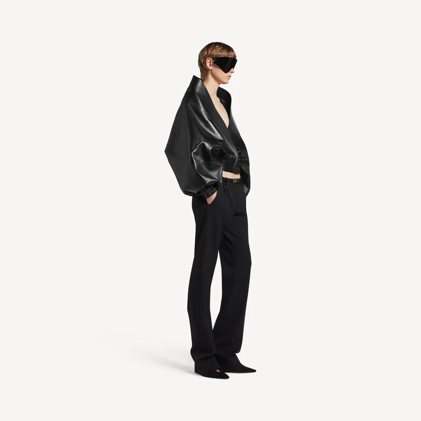 Chaqueta cruzada de mujer en negro Chaqueta cruzada de mujer en negro