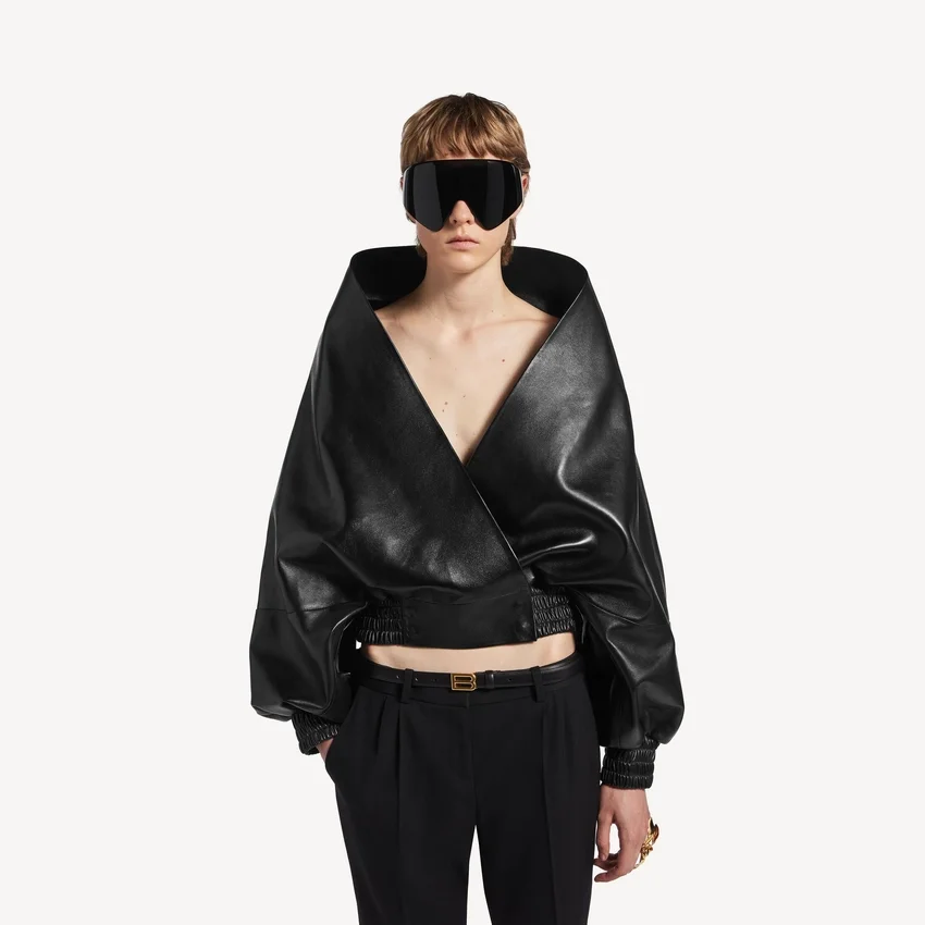 Chaqueta cruzada de mujer en negro Chaqueta cruzada de mujer en negro