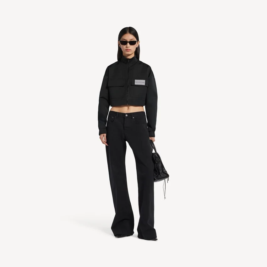 Chaqueta de chándal corta para mujer en negro Chaqueta de chándal corta para mujer en negro
