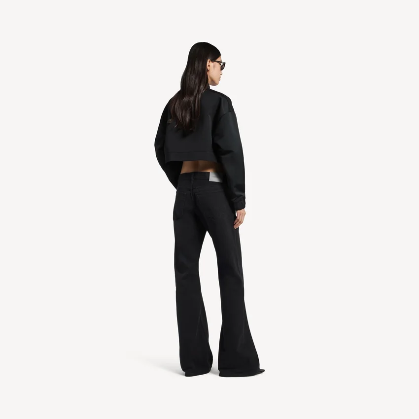 Chaqueta de chándal corta para mujer en negro Chaqueta de chándal corta para mujer en negro