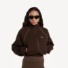 Chaqueta de chándal «techwear» para mujer en color moka Chaqueta de chándal «techwear» para mujer en color moka