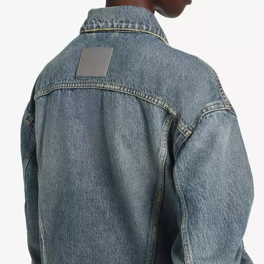 Chaqueta de Denim «Kick» para mujer en azul vintage desgastado Chaqueta de Denim «Kick» para mujer en azul vintage desgastado
