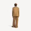 Chaqueta de hombre de corte normal y botonadura simple en color camel Chaqueta de hombre de corte normal y botonadura simple en color camel