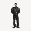 Chaqueta de piel de cordero con cremallera para hombre en color negro Chaqueta de piel de cordero con cremallera para hombre en color negro