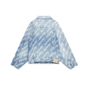 Chaqueta Denim con logotipo en letra cursiva por toda la prenda «Azul claro y blanco» 681690TJW904200