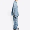 Chaqueta Denim con logotipo en letra cursiva por toda la prenda «Azul claro y blanco» 681690TJW904200