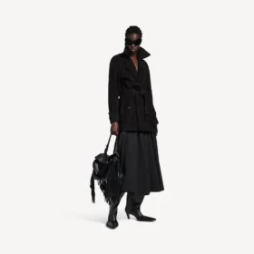 Gabardina corta tipo «cocoon» para mujer en negro