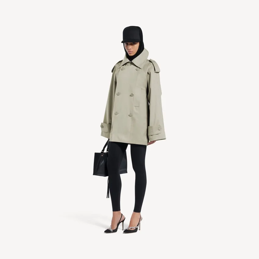 Gabardina de doble botonadura para mujer en beige claro Gabardina de doble botonadura para mujer en beige claro