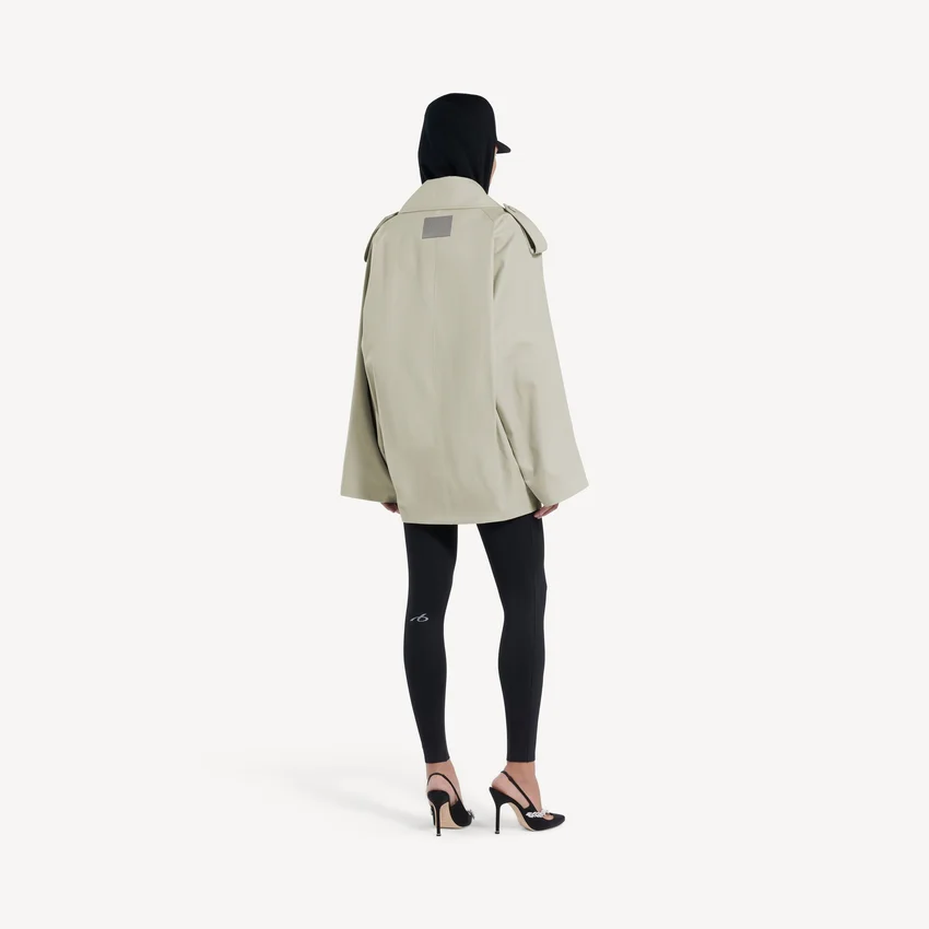 Gabardina de doble botonadura para mujer en beige claro Gabardina de doble botonadura para mujer en beige claro