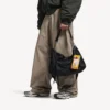 Llavero/colgante para hombre con forma de bolsa de aperitivos en color amarillo