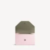 Mini cartera tipo sobre para mujer en rosa pétalo Mini cartera tipo sobre para mujer en rosa pétalo