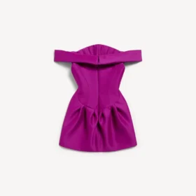 Minivestido de mujer con hombros al aire en color morado